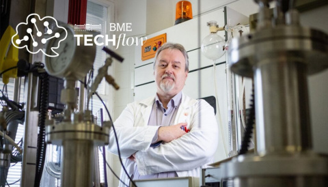 Hegedűs László a hidrogénező laborban